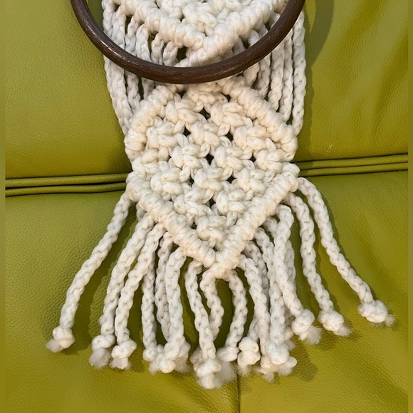 Vintage Macrame Wooden Towel Holder 1970s Bohemian Boho Chic 70s Retro MCM - Picture 7 of 11